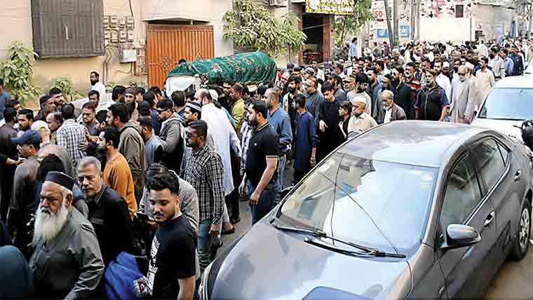 شمائلہ عمران کی میت کراچی  پہنچنے پر نماز جنازہ اور تدفین