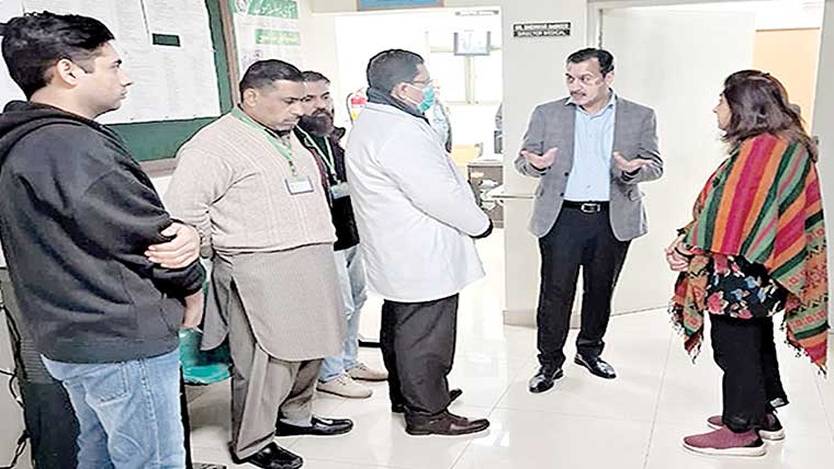 سوشل سکیورٹی مراکزپر ڈاکٹر ،ڈسپنسر غیر حاضر ،دونوں معطل 