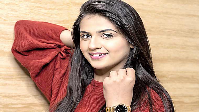 خود پر قابو رکھو ،بھارتی فنکارہ  بدسلوکی کرنیوالے شخص پر برہم