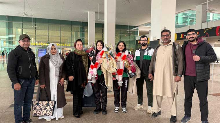  ازبکستان کراٹے ایونٹ میں 3گولڈ  میڈل جیتنے والی قومی ٹیم کی واپسی 