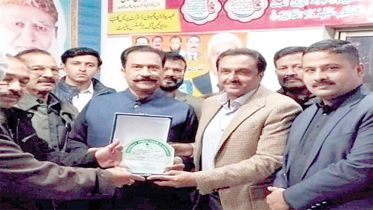 میاں اسد نثار بھٹی کو سپریم کورٹ  کا لائسنس ملنے پر ڈسٹرکٹ پریس  کلب چنیوٹ میں تقریب