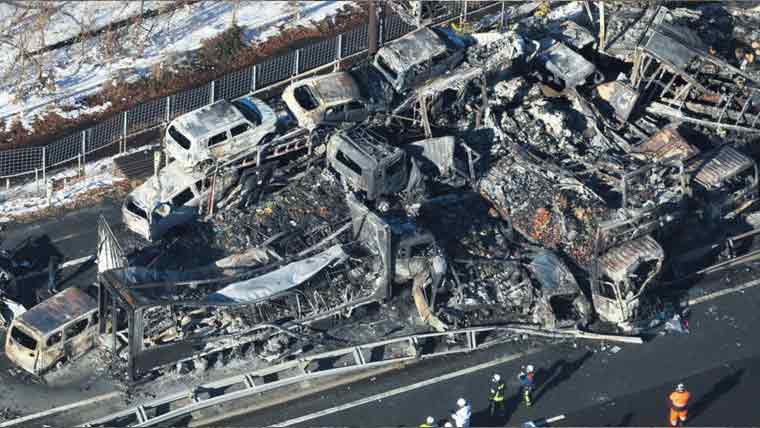  جاپان میں 67گاڑیاں آپس میں  ٹکرا گئیں،2افراد ہلاک ،26زخمی 