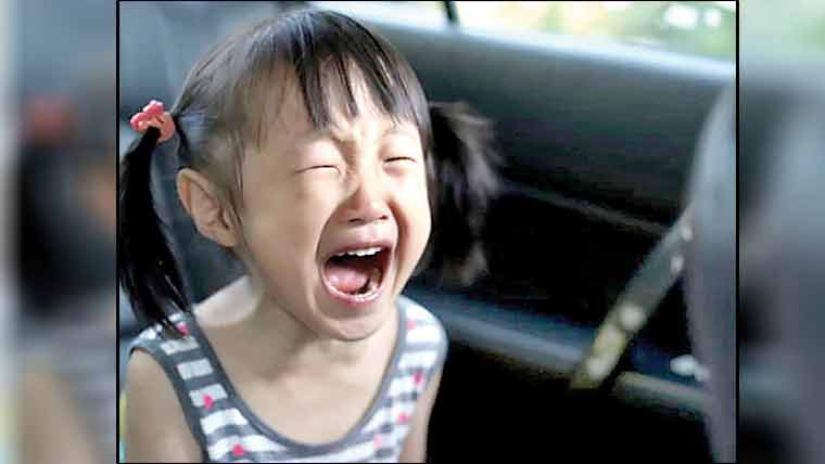 تھوڑا سا رونا بچے کو صبر، خود پر قابو کرنا سکھاتا ہے