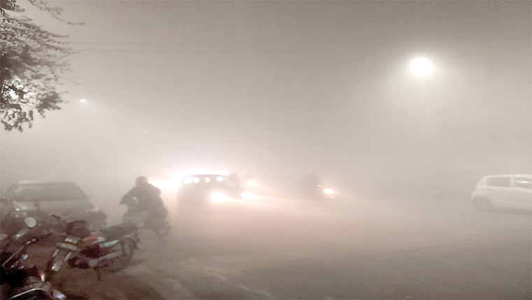 لاہور ایئرپورٹ پر دھند، حدنگاہ 50 میٹر، فلائٹس آپریشن متاثر