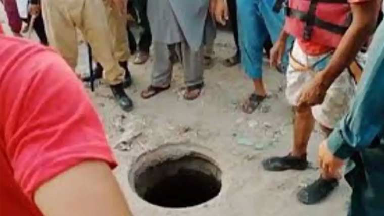 کراچی:ایک اور بچہ کھلے  مین ہول میں گر کر جاں بحق