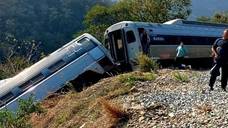 میکسیکو میں ٹرین حادثہ  13 افراد ہلاک،100زخمی 