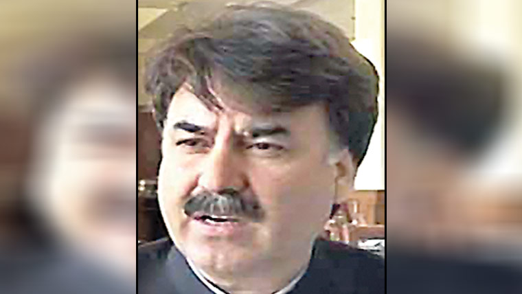 خواجہ آصف کو وزیر دفاع نہیں ہونا چاہئے 