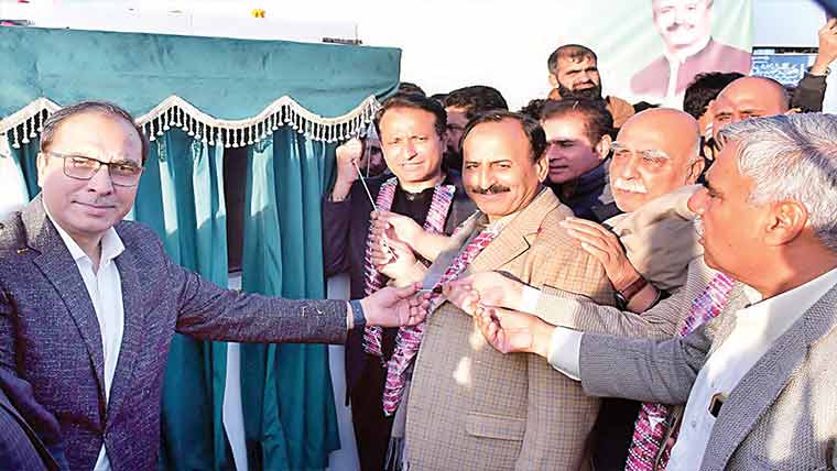 ہول سیل فروٹ مار کیٹ میں  ترقیاتی کاموں کا افتتاح 