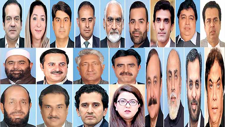 وفاقی کا بینہ میں بڑا اضافہ:12وفاقی وزرا،9وزرائے مملکت نے حلف اٹھا لیا 3وزرا ٹریفک جام کے  باعث نہ پہنچ سکے،3نئے مشیروں،4معاونین خصوصی کی بھی تعیناتی