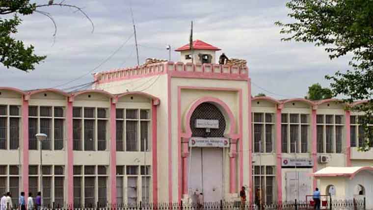 تاریخ میں تیسری بار چھٹی کے  روزاڈیالہ جیل کے دروازے کھلے