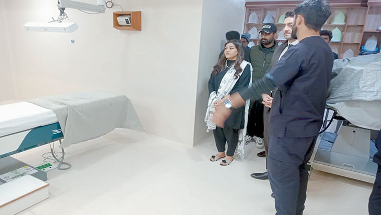 سمیتا افضال کا جناح اسپتال سائبر نائف شعبہ کا دورہ 