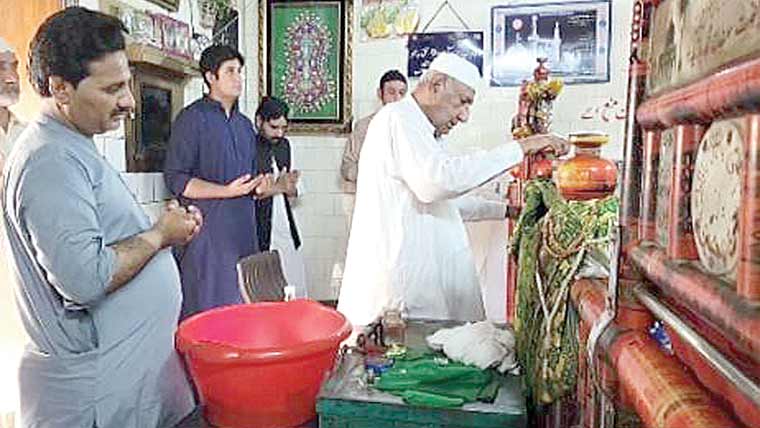 شورکوٹ میں دربار مائی باپ کے غسل کی تقریب کا انعقاد