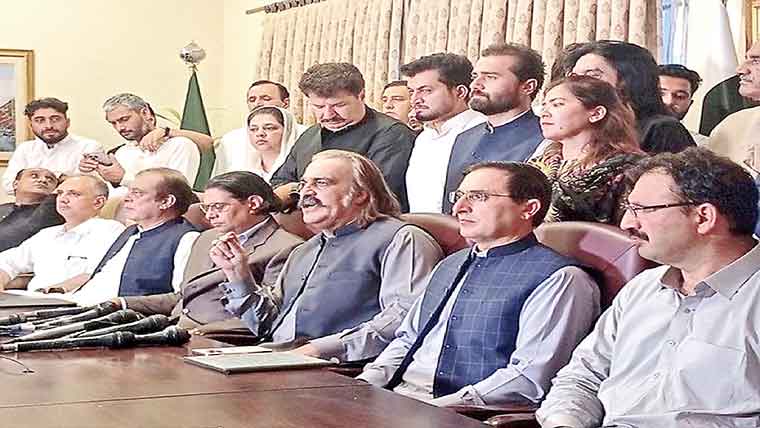 سب کو کھلا چیلنج، میری حکومت گرا کر دکھاؤ ، اگر ایسا ہوگیا تو سیاست چھوڑ دوں گا : علی امین گنڈا پور 