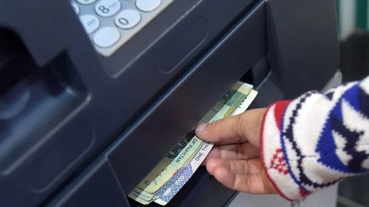 دوسرے بینک کے اے ٹی ایم سے  رقم نکلوانے پر چارجز میں اضافہ 