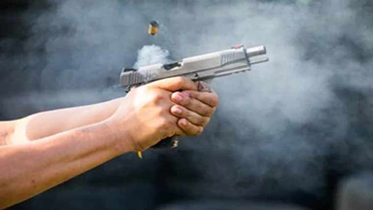 بہن کو طلاق دینے کی رنجش ،مسلح کی افراد گھر میں گھس کر فائرنگ