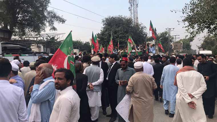 مذاکرات کیلئے پی ٹی آئی کو احتجاج سے ہاتھ کھینچنا پڑے گا