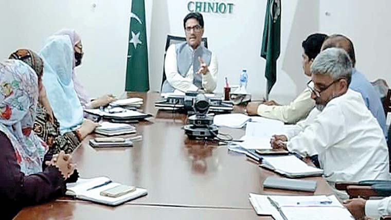  سکولوں میں معیاری تعلیم و تربیت کی فراہمی ترجیح :ڈی سی چنیوٹ