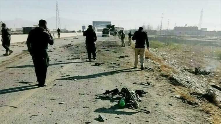 بلوچستان : پولیس اہلکاروں پر فائرنگ ، گاڑی کے قریب دھماکا، 1 شہید، 3  زخمی 