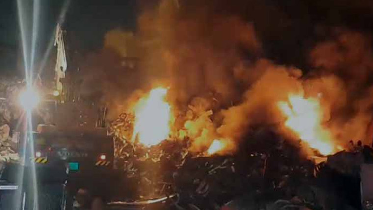 شیرشاہ میں اسکریپ  گودام میں آگ لگ گئی