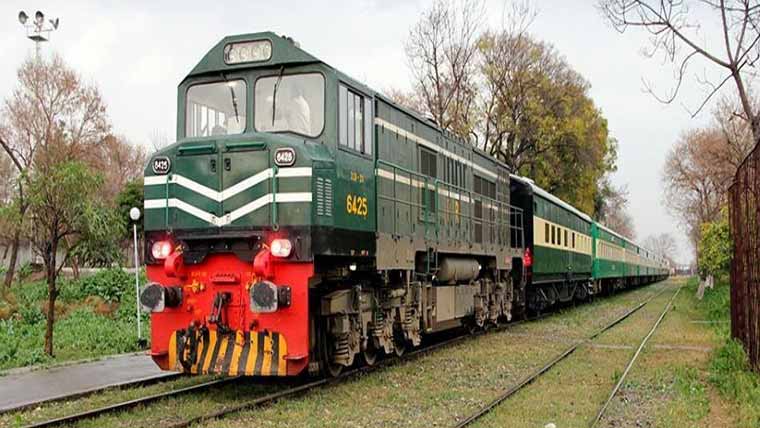 ٹرینوں کی صفائی میں غفلت برداشت نہیں،ڈی ایس ریلوے