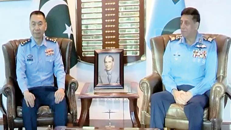 چینی فضائیہ سربراہ کا دورہ ایئر ہیڈ کوارٹرز، ایئرچیف سے ملاقات