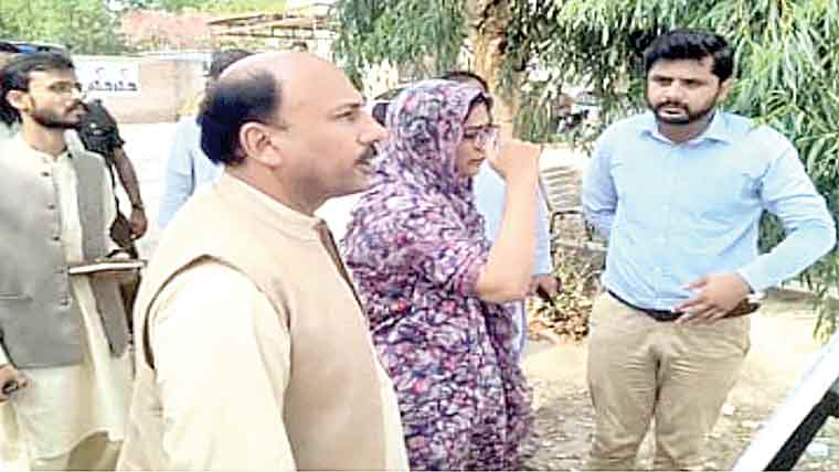 ڈی سی کا میاں چنوں ماڈل غلہ وفروٹ منڈی کے تعمیراتی کا معائنہ