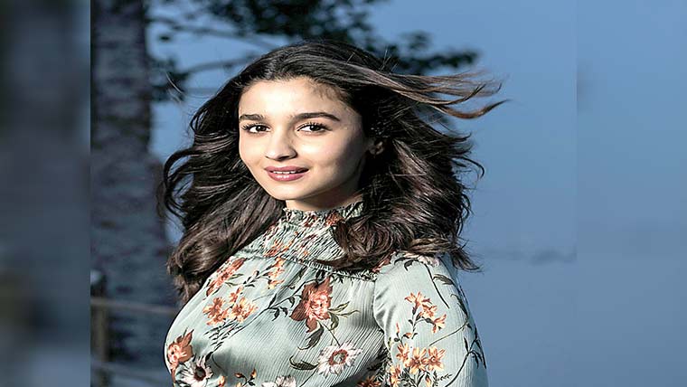 عالیہ بھٹ کیساتھ 77لاکھ کا فراڈ  کرنیوالی سابقہ اسسٹنٹ گرفتار