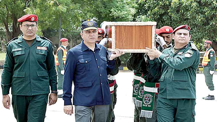  شہید ریسکیور محمد شعیب سرکاری اعزاز کے ساتھ سپردِ خاک