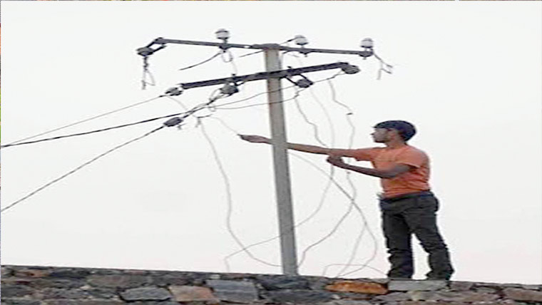 بجلی چوری کرتے 5 افراد پکڑ ے گئے
