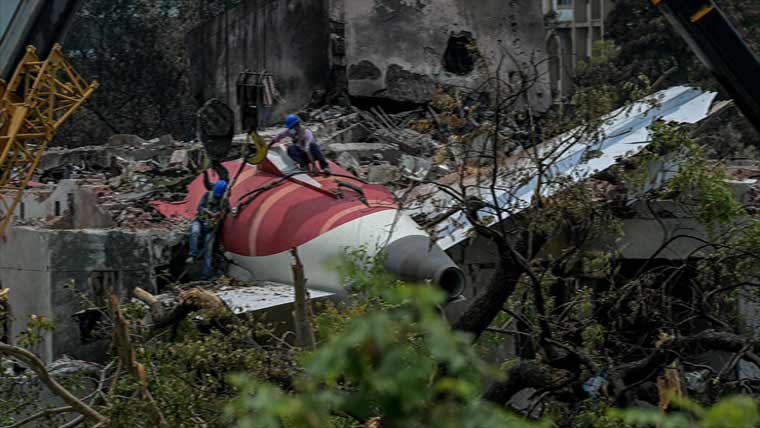 بھارتی مسافر طیارہ پائلٹ نے خود گرایا :   ماہرین    :   ایندھن    سپلائی    بند   کرنیکا    انکشاف    