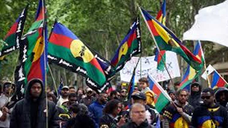 نیو کیلیڈونیا معاہدہ، مقامی حلقوں  کی تنقید،پھر مظاہروں کی دھمکی 