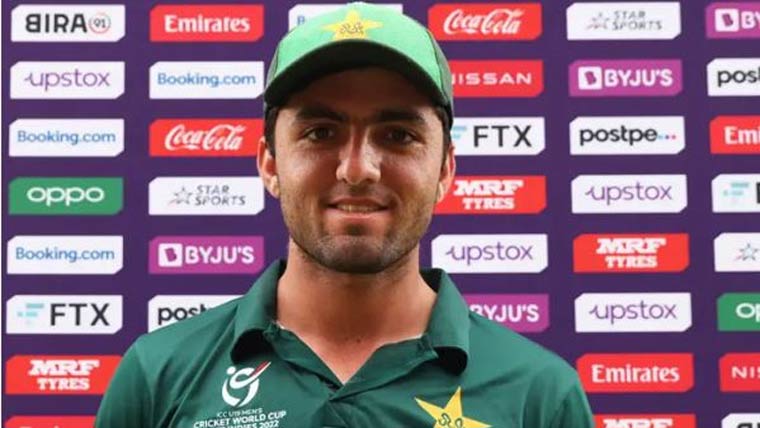 حسیب اللہ خان نے انگلینڈ منتقل  ہونے کی افواہوں کی تردید کردی