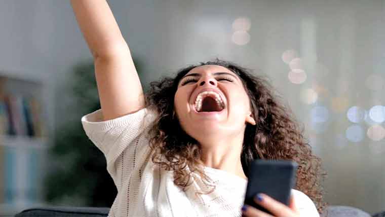 دوست کا مشورہ مان کر امریکی خاتون کروڑ پتی بن گئی