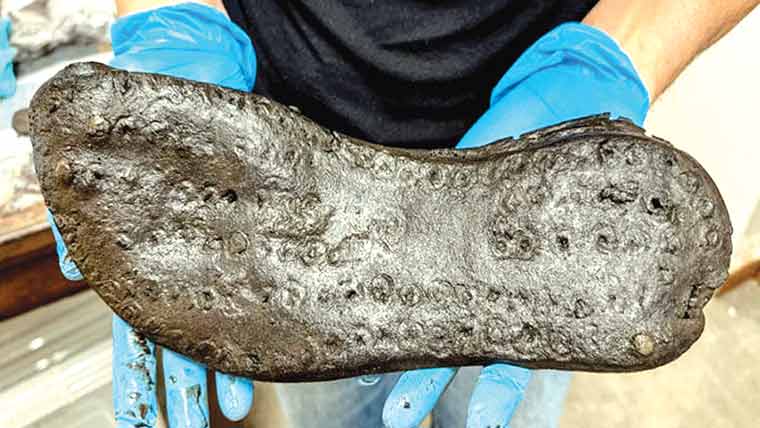 ہیڈریئن وال کے قریب دیوقامت جوتوں کی دریافت