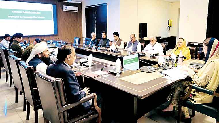 مریم نواز کا چکوال میں سیلاب متاثرہ علاقوں کا جائزہ:جاں بحق 5افراد کے ورثاء کیلئے 50لاکھ امداد کا اعلان