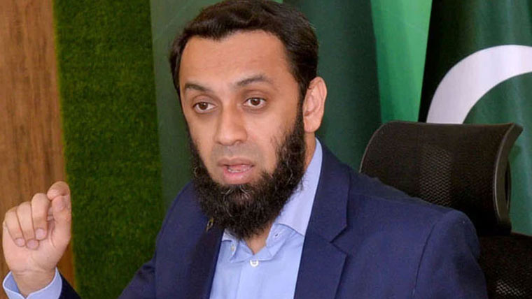 وزیر اطلاعات عطا تارڑ کی والدہ  کے ہمراہ سینئر اینکرپرسن مہربخاری  کی رہائش گاہ آمد، اظہار تعزیت کیا