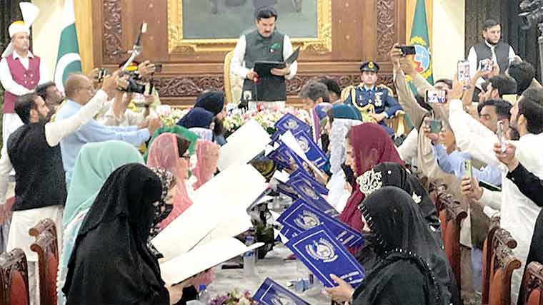 خیبر پختونخوا : عدالتی حکم پر 25 ارکان کا حلف، آج سینیٹ الیکشن 