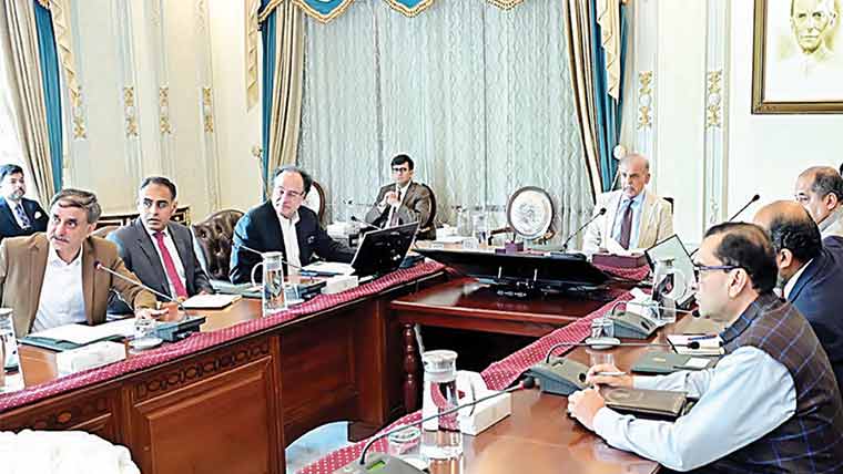 معیشت دستاویزی بنائے بغیر عام آدمی کیلئے ٹیکس کم نہیں کئے جاسکتے:شہباز شریف