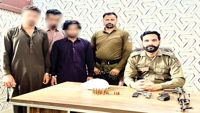 سیالکوٹ:ناجائز اسلحہ بردار  اور منشیات فروش گرفتار 