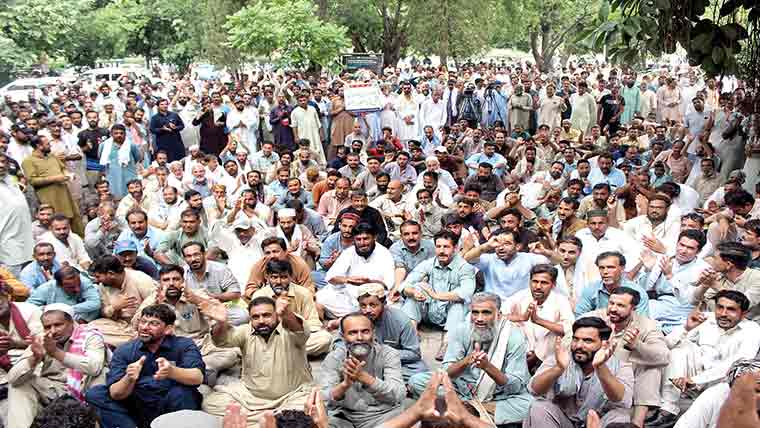 یوٹیلیٹی سٹورز ملازمین کاتیسرے روزبھی احتجاج،ڈی چوک دھرنا