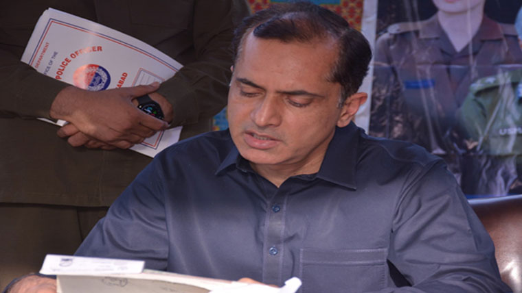 ڈی پی اوعاطف نذیر کی کھلی کچہری  مسائل سنے ،حل کے احکامات