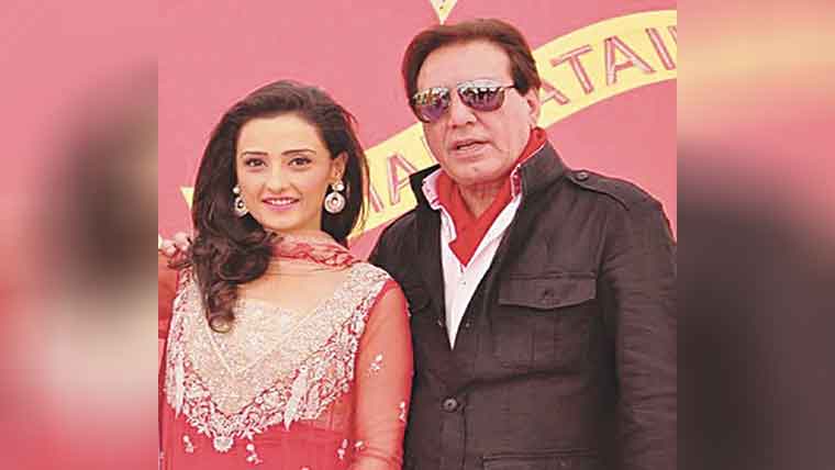 والد سے رشتہ وقت کے ساتھ بحال ہوا:مومل شیخ 