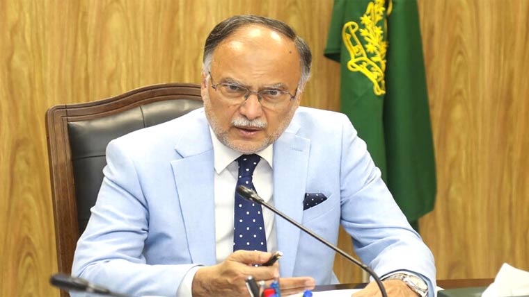 ترقیاتی بجٹ میں کمی 118 منصوبے ختم : معاشی مشکلات کے باعث وفاقی بجٹ کا نصف سے زائد حصہ قرضوں کی ادائیگی میں جارہا ہے، صوبوں اور وفاق کو قومی مفاد میں فیصلے کرنا ہونگے : احسن اقبال 