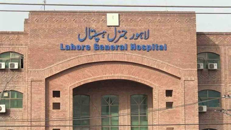 جنرل ہسپتال کے آؤٹ ڈور  میں سگریٹ نوشی کا معاملہ مذاق نکلا