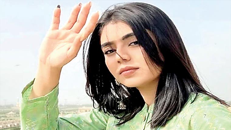 کئی لڑکیاں شہرت کیلئے اپنی غیر اخلاقی ویڈیوز لیک کرتی ہیں:عریقہ حق