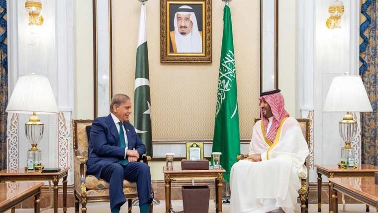  وزیراعظم اور فیلڈ مارشل کی سعودی ولی عہد سے ملاقات، تعاون بڑھانے پر بات چیت