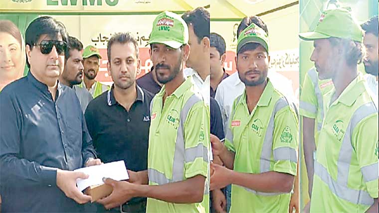 شیخوپورہ میں بہترین صفائی انتظامات، عملہ کو انعامات تقسیم