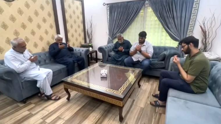 خواجہ سلمان رفیق کی مرحوم ڈاکٹر انجم  رشید کے اہل خانہ سے تعزیتی ملاقات 