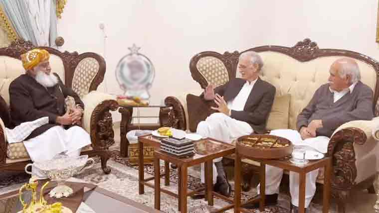 پرویز خٹک کی فضل الرحمن  سے ملاقات ،ملکی سیاسی  صورتحال پر تبادلہ خیال 