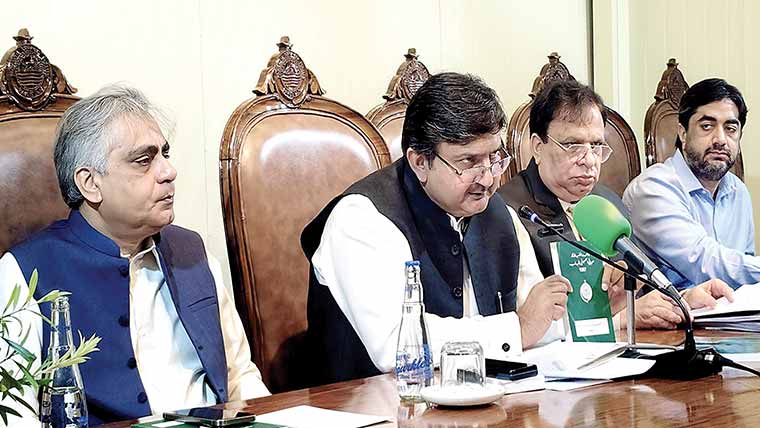 تحریک انصاف کو  ایک اور جھٹکا:پنجاب اسمبلی میں ہنگامہ آرائی پر26ارکان معطل،نااہلی ریفرنس بھی تیار،توڑ پھوڑ پر 10کو جرمانہ